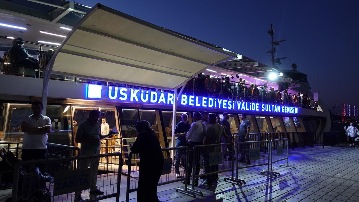 Melihat G&uuml;lses, &Uuml;sk&uuml;darlı m&uuml;zikseverlerle buluştu