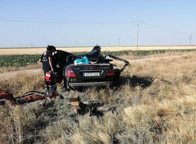 Konya'da tıra çarpan otomobildeki 3 kişi öldü, 1 kişi yaralandı