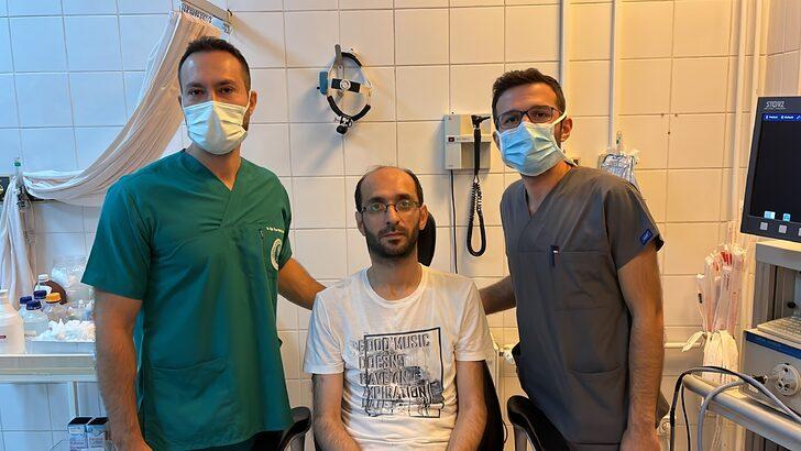 Nefes darlığı şikayetiyle başvurduğu hastanede genzinden 4,5 santimetrelik kitle çıkarıldı G5