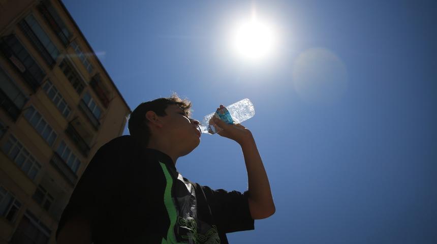 İl Sağlık Müdürlüğü’nden kritik uyarı! "Güneş çarpmasına dikkat"