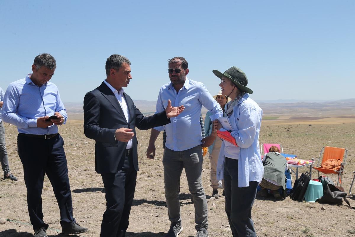 K&uuml;lh&ouml;y&uuml;k'teki kazı &ccedil;alışmaları 14 yıl sonra yeniden başladı