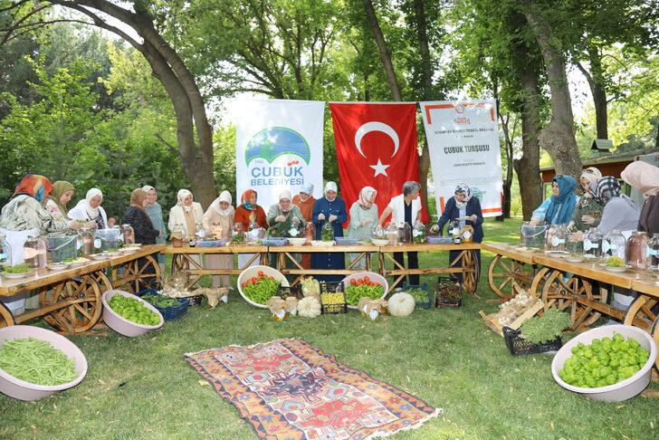 Tarım ve Orman Bakanı Kirişci’nin eşi Hanife Kirişci Çubuklu kadınlarla turşu kurdu G2