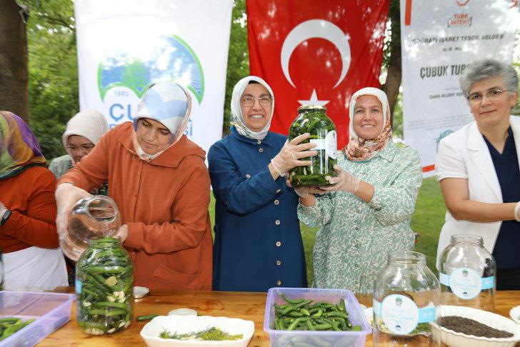 Tarım ve Orman Bakanı Kirişci’nin eşi Hanife Kirişci Çubuklu kadınlarla turşu kurdu G3