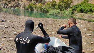 Müküs Çayı'nda akıntıya kapılan hemşire Ayvalıbağ köyü mevkisinde aranıyor