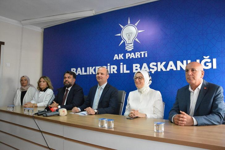 AK Parti Genel Başkan Yardımcısı İleri, partisinin Balıkesir il başkanlığını ziyaret etti: G1