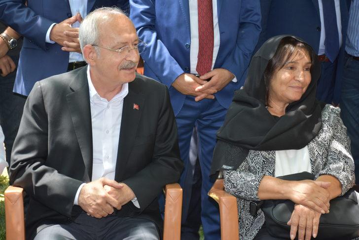 CHP Genel Başkanı Kılıçdaroğlu, Uludere'deki olayda hayatını kaybedenlerin ailelerini ziyaret etti: G4
