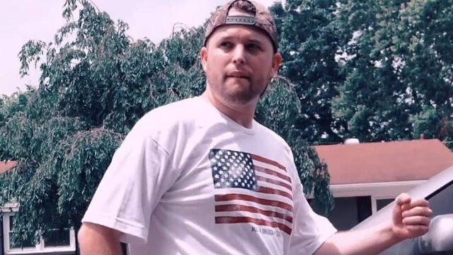 Tasmayla gezdirdi! Ama gezdirmekte oldukları evcil hayvanları değildi