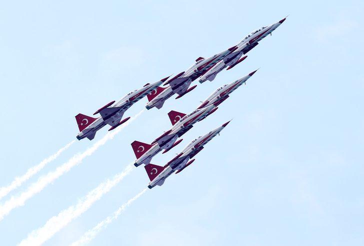 Türk Yıldızları Trabzon'da gösteri uçuşu yaptı G1