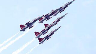 Türk Yıldızları Trabzon'da gösteri uçuşu yaptı