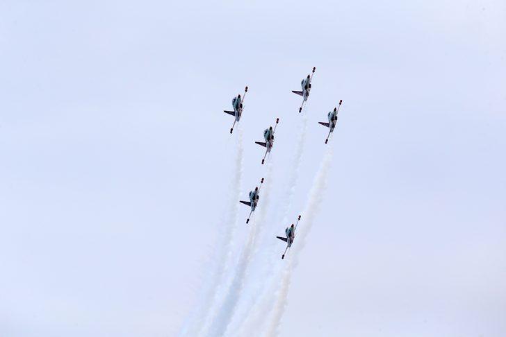 Türk Yıldızları Trabzon'da gösteri uçuşu yaptı G3