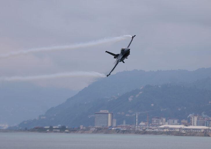 SOLOTÜRK Rize'de gösteri uçuşu yaptı G2