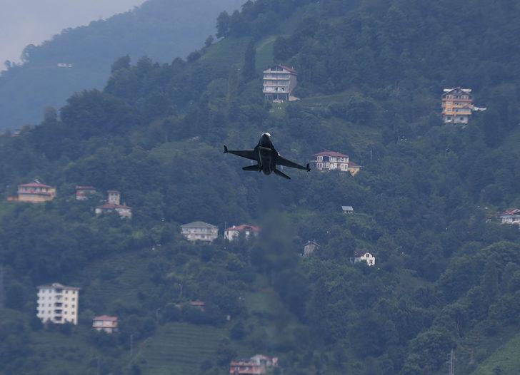 SOLOTÜRK Rize'de gösteri uçuşu yaptı G3