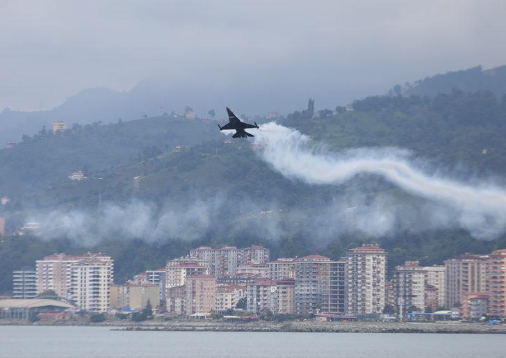 SOLOTÜRK Rize'de gösteri uçuşu yaptı G4