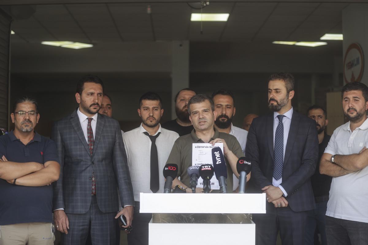 Yediiklim Yayınevi sahibi &Ccedil;elik, 2022-KPSS lisans oturumuyla ilgili iddiaları değerlendirdi