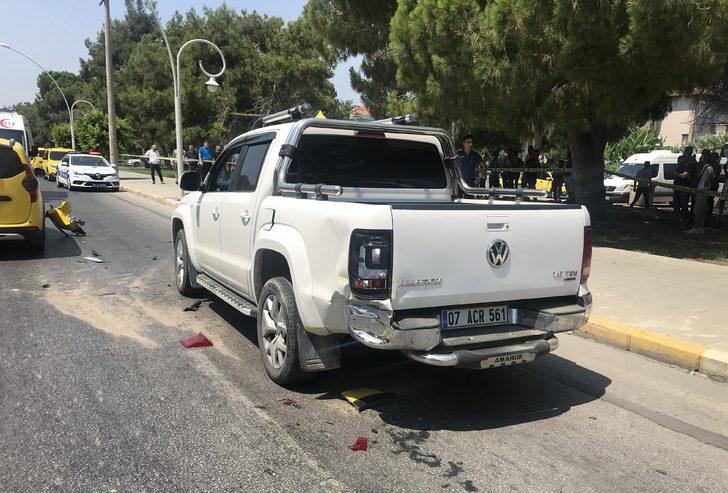 Antalya'da iki otomobilin çarptığı yaya yaşamını yitirdi G1