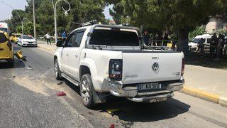 Antalya'da iki otomobilin çarptığı yaya yaşamını yitirdi