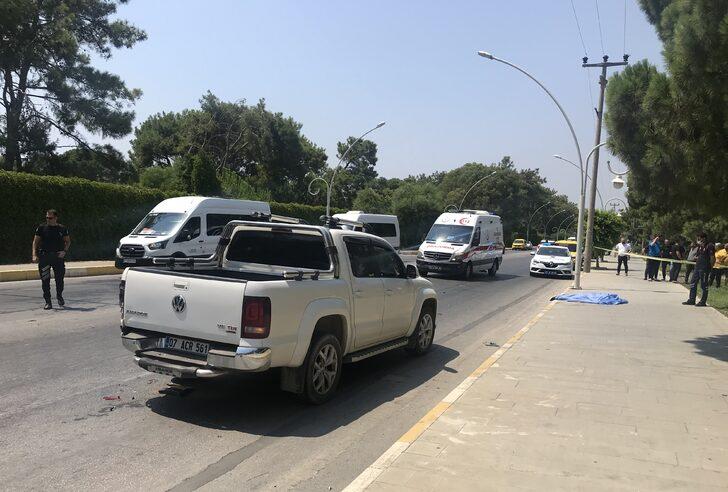 Antalya'da iki otomobilin çarptığı yaya yaşamını yitirdi G2