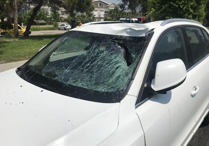 Antalya'da iki otomobilin çarptığı yaya yaşamını yitirdi G3