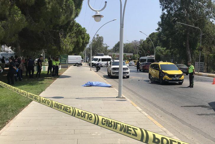 Antalya'da iki otomobilin çarptığı yaya yaşamını yitirdi G4
