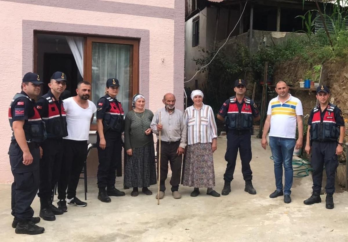 Artvin'de kaybolan yaşlı adam başka k&ouml;yde bulundu