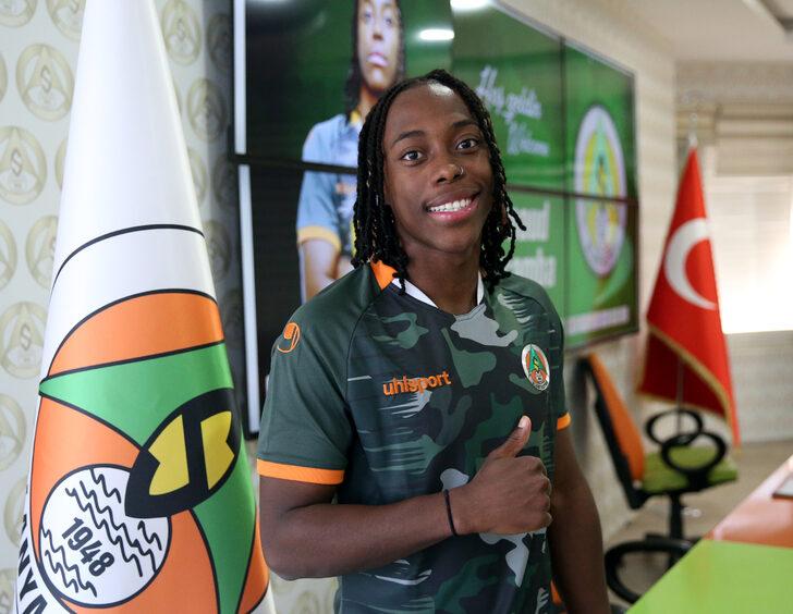 Alanyaspor, Fransız oyuncu Arnaud Lusamba'yı renklerine bağladı G4