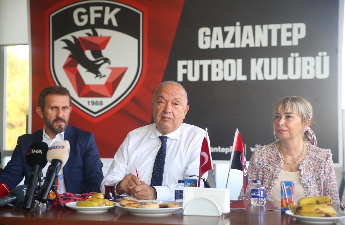 Gaziantep FK'de toplu imza t&ouml;reni
