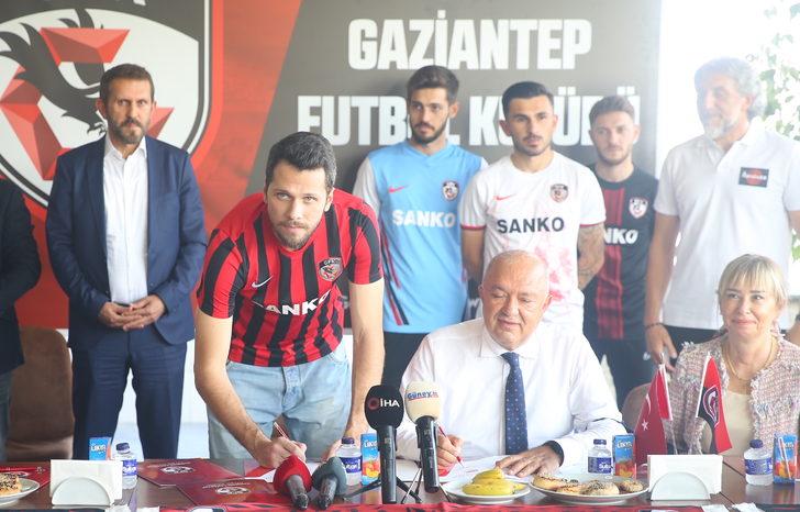 Gaziantep FK'de toplu imza töreni G2