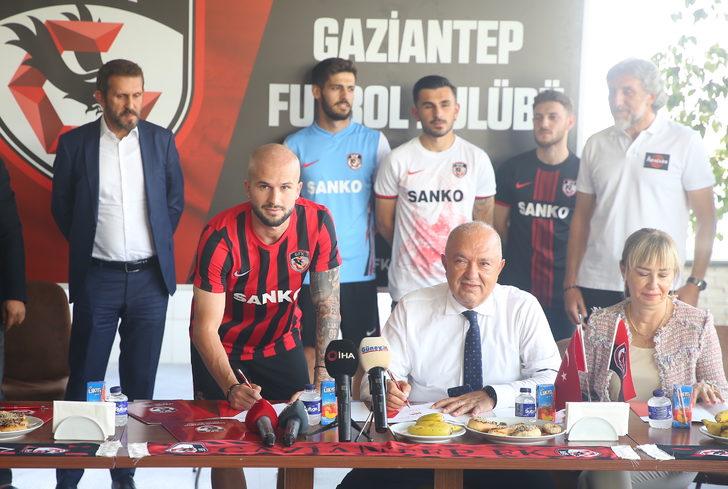 Gaziantep FK'de toplu imza töreni G4