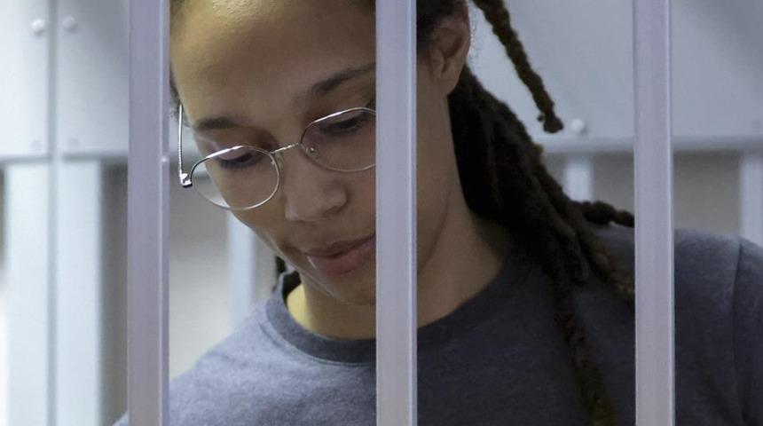 Rusya’da gözaltına alınan ABD’li basketbolcu Brittney Griner hakkında karar verildi!