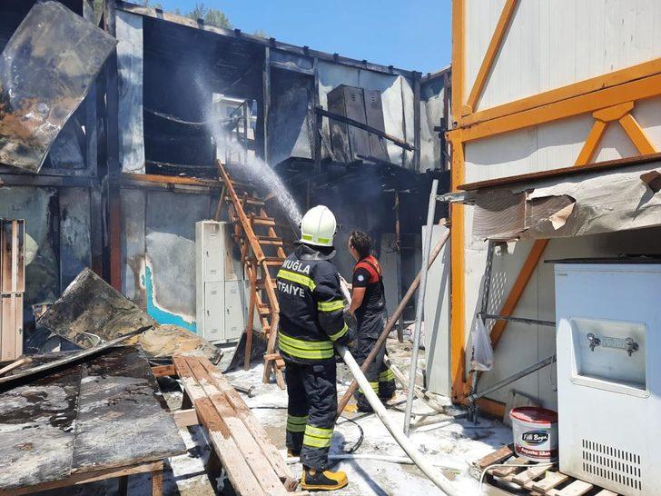 Muğla'da işçilerin konakladığı konteynerlerde çıkan yangın söndürüldü G2