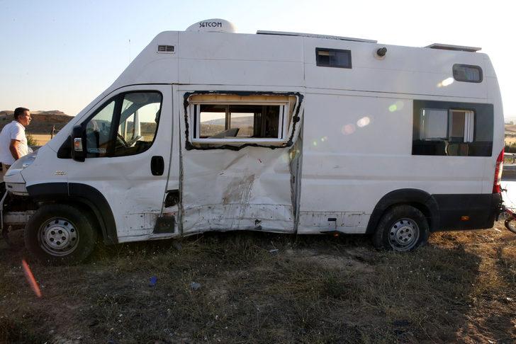 Sivas'ta otomobille motokaravanın çarpıştığı kazada 7 kişi yaralandı G1