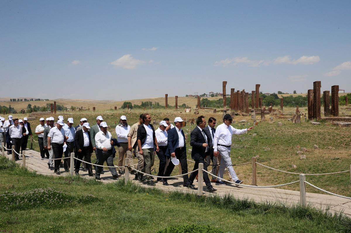 Bitlis'te "Ekonomiye Değer Katanlar &Ouml;d&uuml;l T&ouml;reni" d&uuml;zenlendi