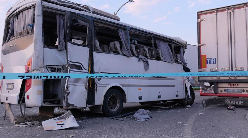 Konya'da feci kaza! Ortalık savaş alanına döndü: 1 ölü, 25 yaralı