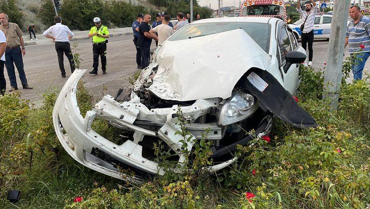 Karabük'te kamyonla otomobilin çarpıştığı kazada 6 kişi yaralandı G3