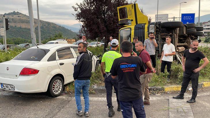 Karabük'te kamyonla otomobilin çarpıştığı kazada 6 kişi yaralandı G4