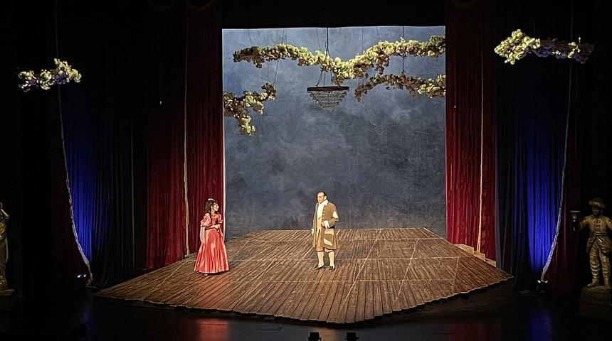 Moliere'in "Cimri"si AKM'de izleyiciyle buluştu