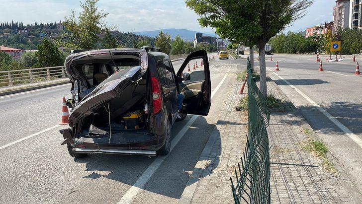 Karabük'te halk otobüsüyle hafif ticari araç çarpıştı, bir yolcu yaralandı G2