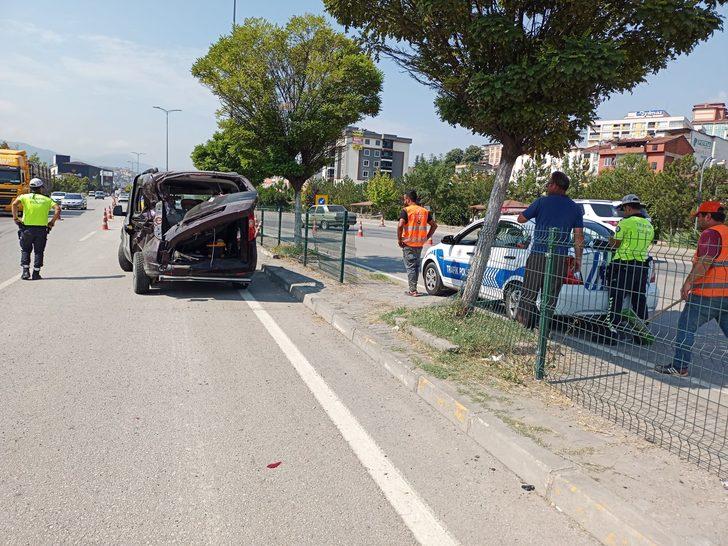 Karabük'te halk otobüsüyle hafif ticari araç çarpıştı, bir yolcu yaralandı G3
