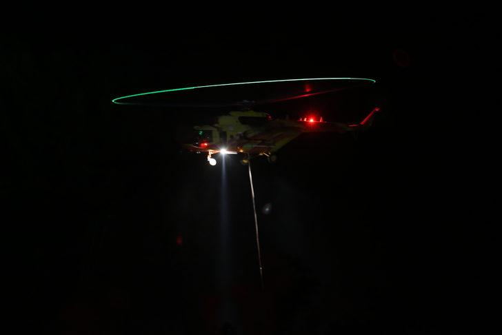 GÜNCELLEME - Balıkesir'de çıkan orman yangınına karadan ve havadan müdahale ediliyor G2