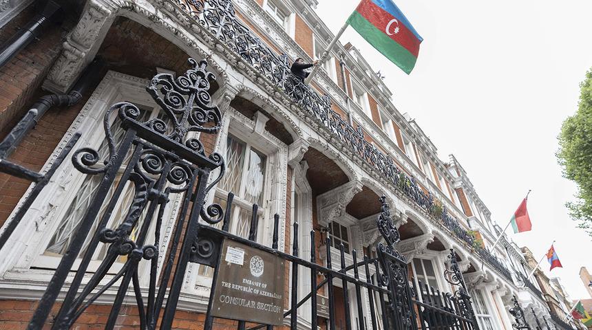 Londra'da çirkin saldırı! Bakan Çavuşoğlu'ndan Azerbaycan Dışişleri Bakanı Bayramov'a geçmiş olsun telefonu