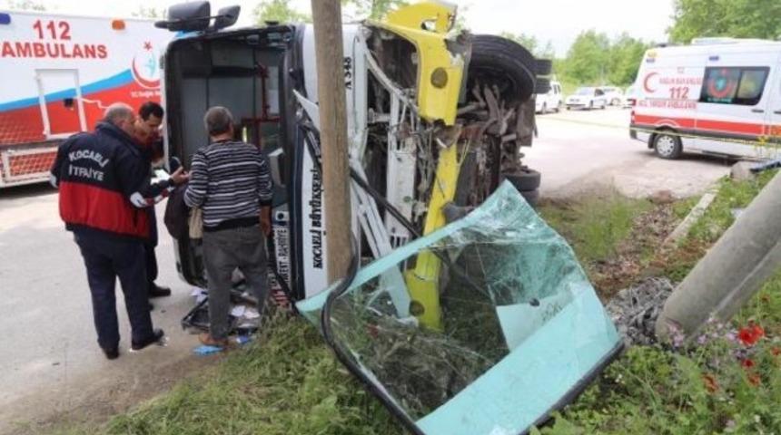 Kocaeli'de yolcu midibüsü devrildi: 1 ölü, 10 yaralı