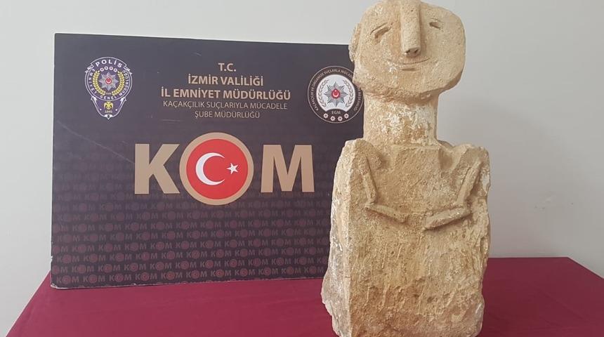 İzmir'de 11 bin 500 yıllık heykel ele geçirildi