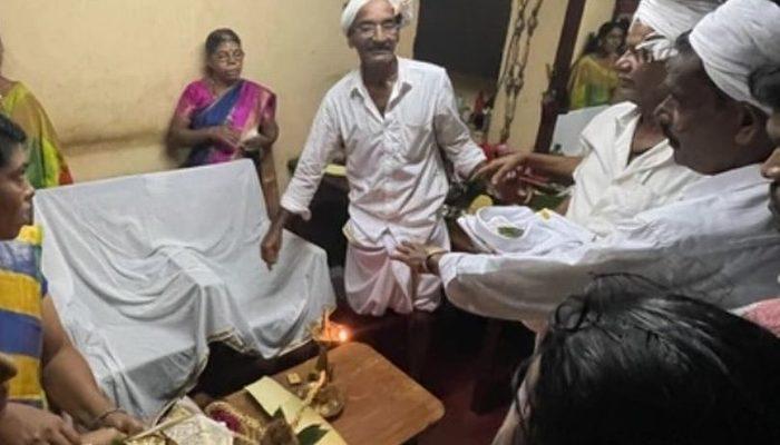 Hindistan’da gerçekleşen bir düğün töreni herkesi şaşırtmayı başardı! 30 yıl önce ölen çocuklarını evlendirdiler