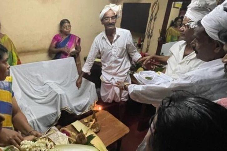 Hindistan’da gerçekleşen bir düğün töreni herkesi şaşırtmayı başardı! 30 yıl önce ölen çocuklarını evlendirdiler