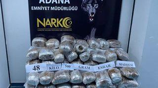 Adana'da kargoya verilmiş kolilerde 48 kilo 500 gram esrar ele geçirildi