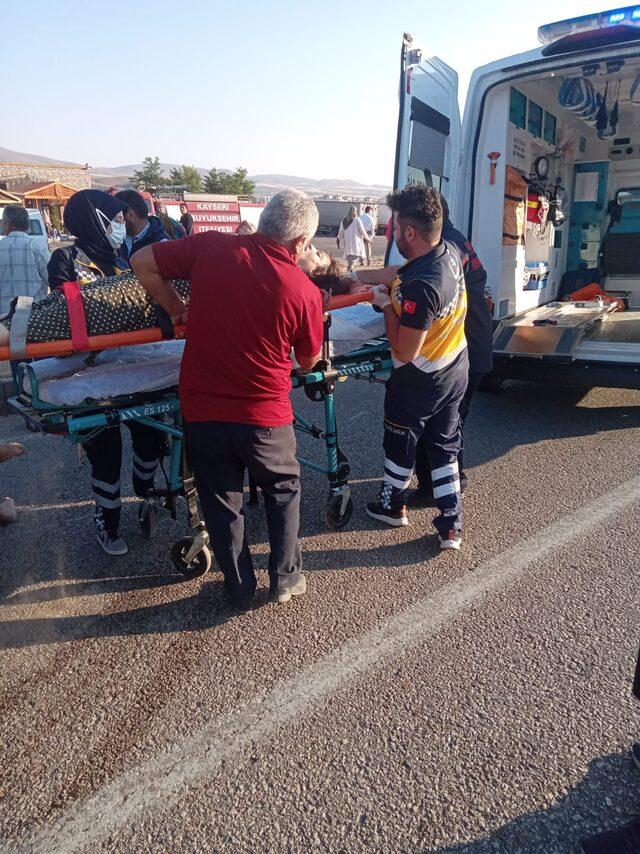 Kayseri'de devrilen otomobildeki 1 kişi öldü, 4 kişi yaralandı