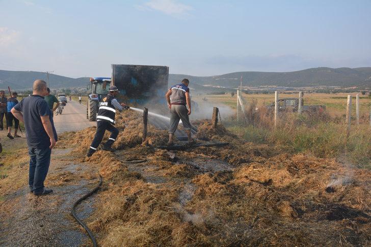 Bilecik'te saman yüklü kamyonet yandı G2