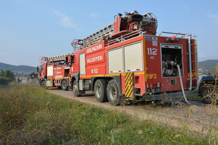 Bilecik'te saman yüklü kamyonet yandı G1