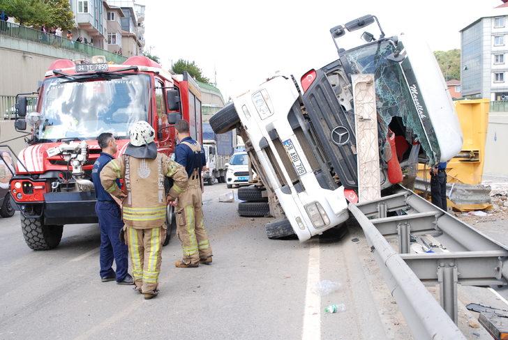 Çekmeköy'de devrilen hafriyat kamyonunun sürücüsü yaralandı G1