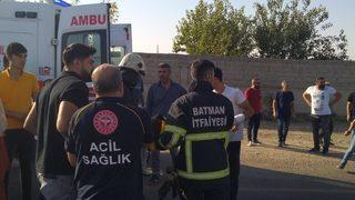 Batman'da otomobil ile çarpışan işçi servisi devrildi, 11 kişi yaralandı
